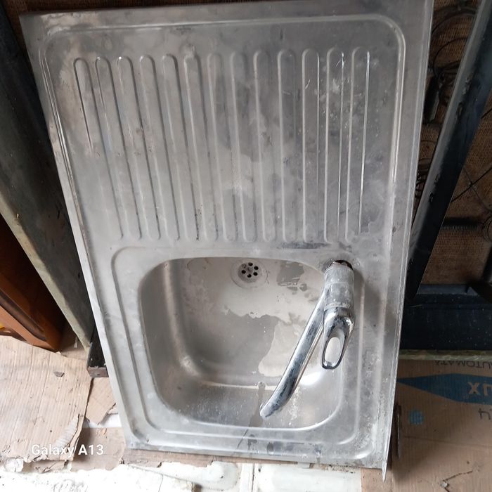 Vând chiuvete inox uzate