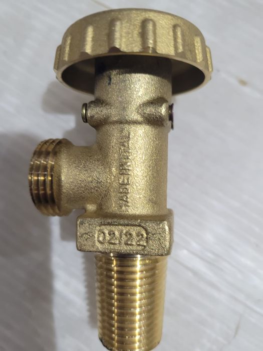 Vând robineti pentru butelie Românească și Rusească