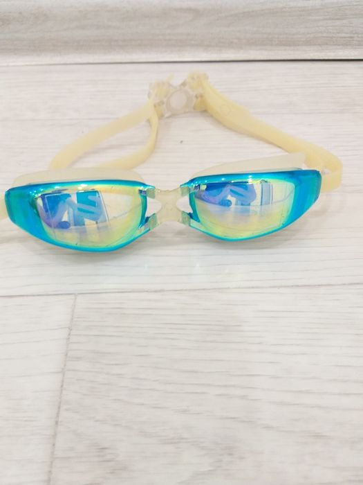 Продам очки для плавания
