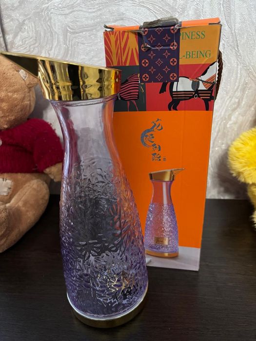 Продам новый фиолетовый графин из стекла 1 л