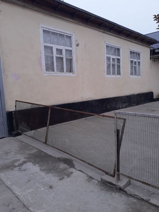 Сирдарё вилояти гулистон шахар махаллада уй сотилади