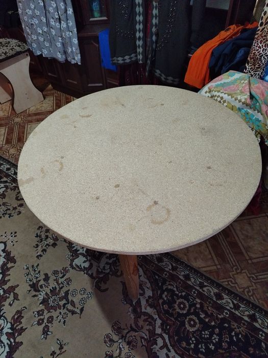 Продам стол и табуретки