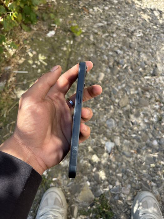 Vând iphone 13 stare impecabila.