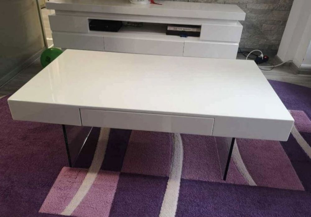 Măsuță living din pal și sticla