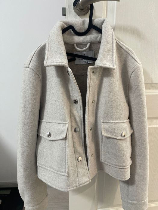 Късо палто Stradivarius