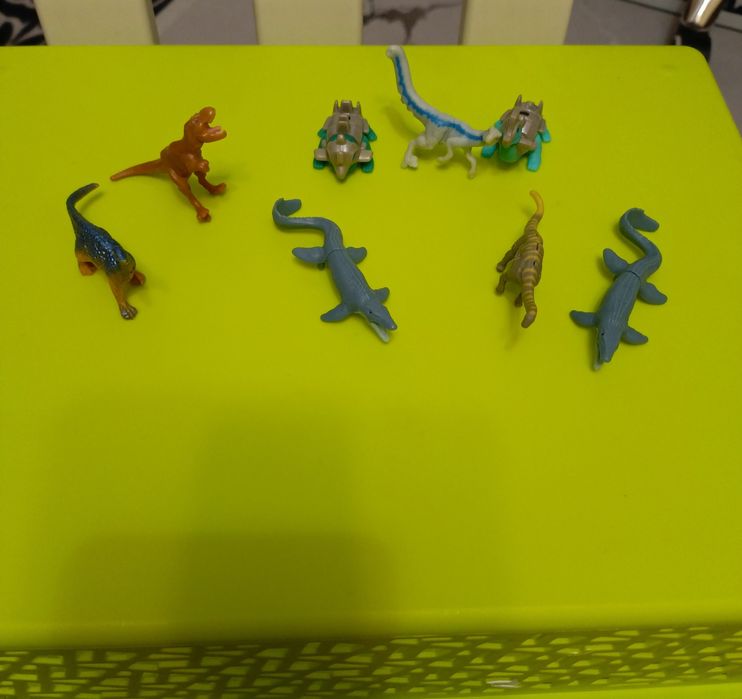 Продам Киндер игрушки