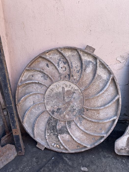 Люк чугунный. Только крышка