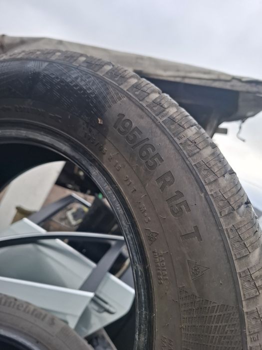 Vand 2 anvelope 195 65 15 continental de iarna bune