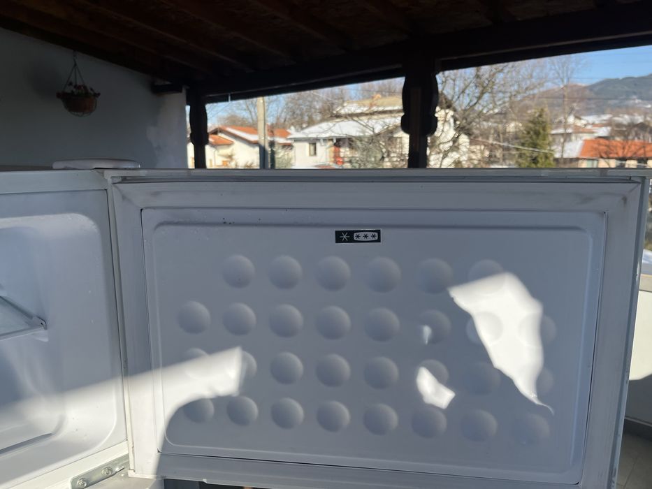 Продавам  Хладилник