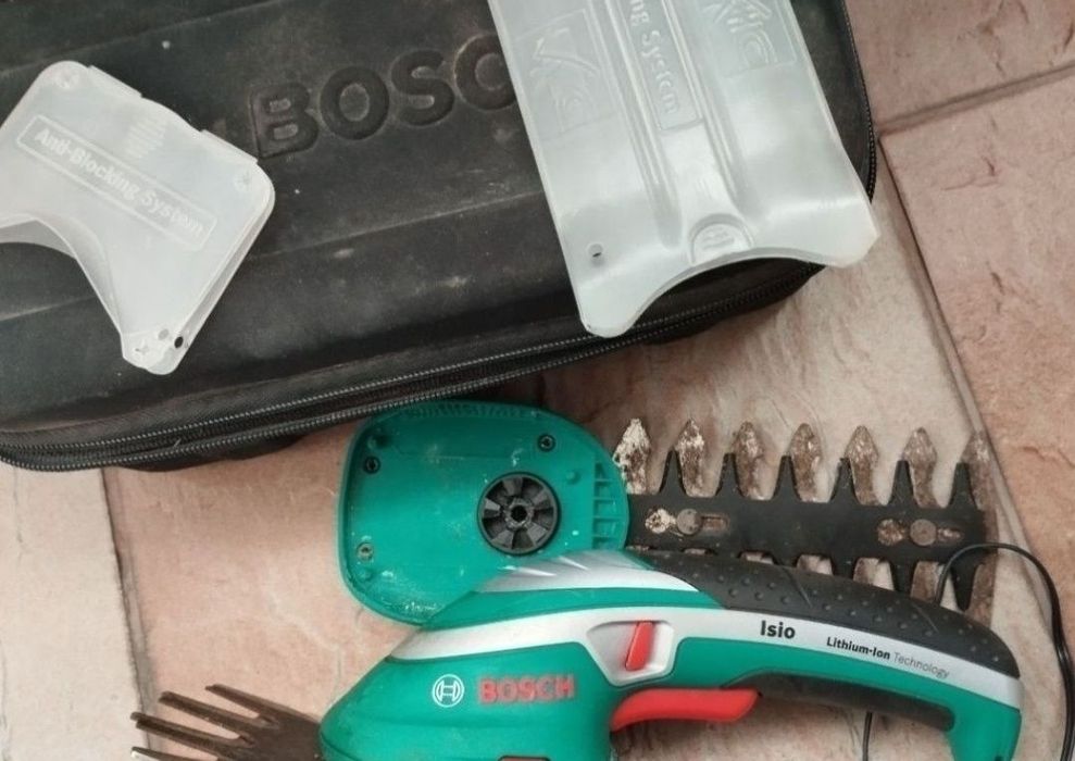 Produs in stare buna de funcționare este folosit 

Compact si usor: fo