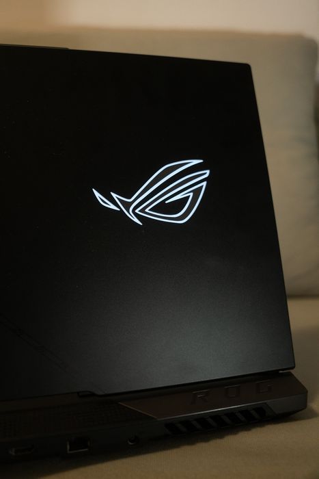 Laptop Asus Rog Scar 17 RTX 4080 Ryzen 9 x3D