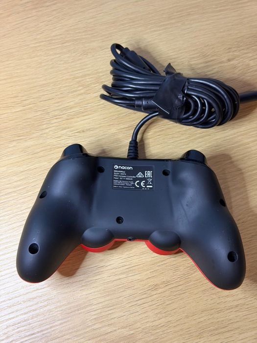 Controller Nacon Wired Compact PS4 / PC (Licențiat Oficial)