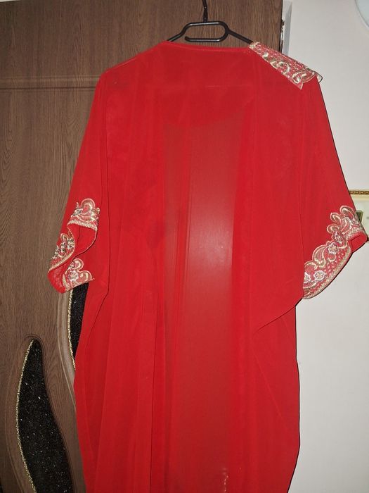 Capot deosebit,rosu,marime mare 50-54