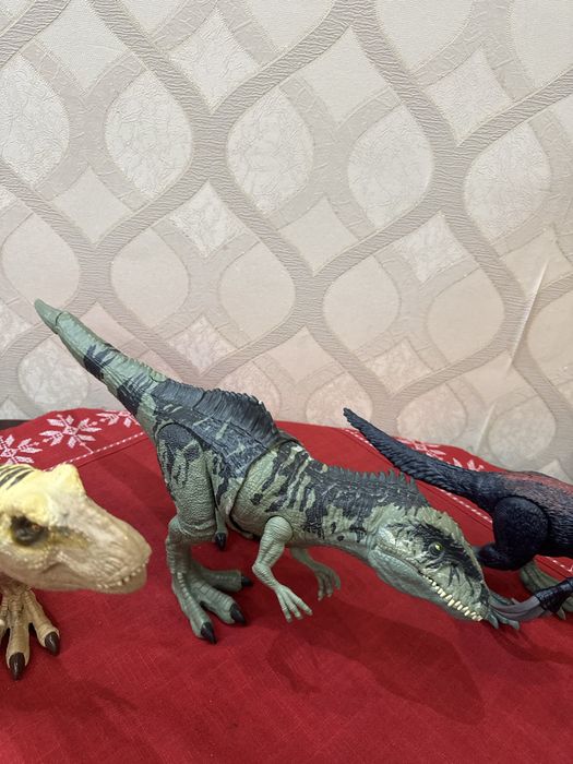 Продам игрушки динозавры