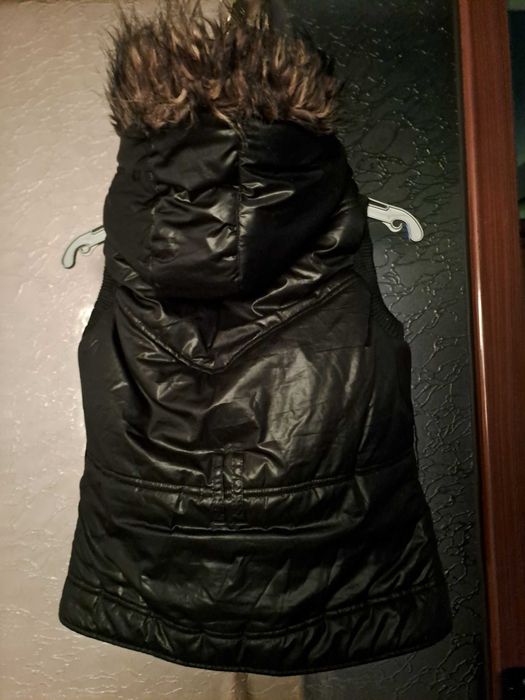 Vestuta fas cu gluga și geaca cu gluga, 30 lei ambele