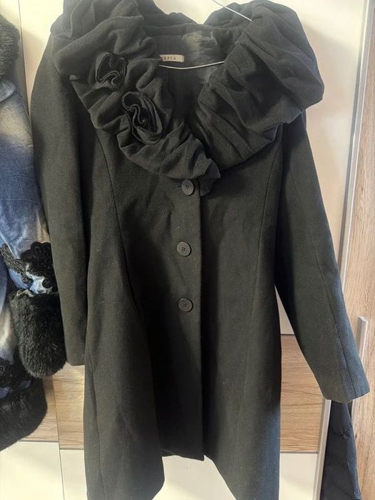2 paltoane negru și denim