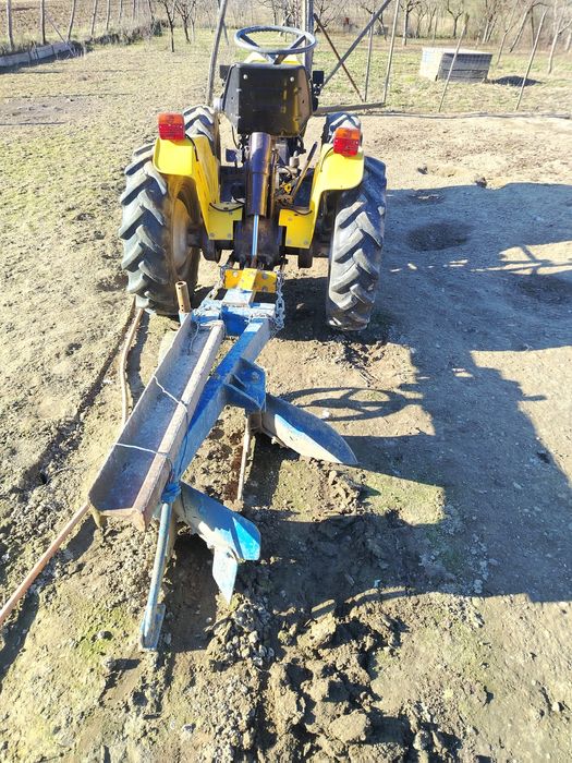 Tractoraș articulat 4×4, marca pasquali