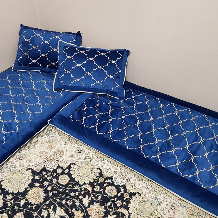 Продам комплект корпешек