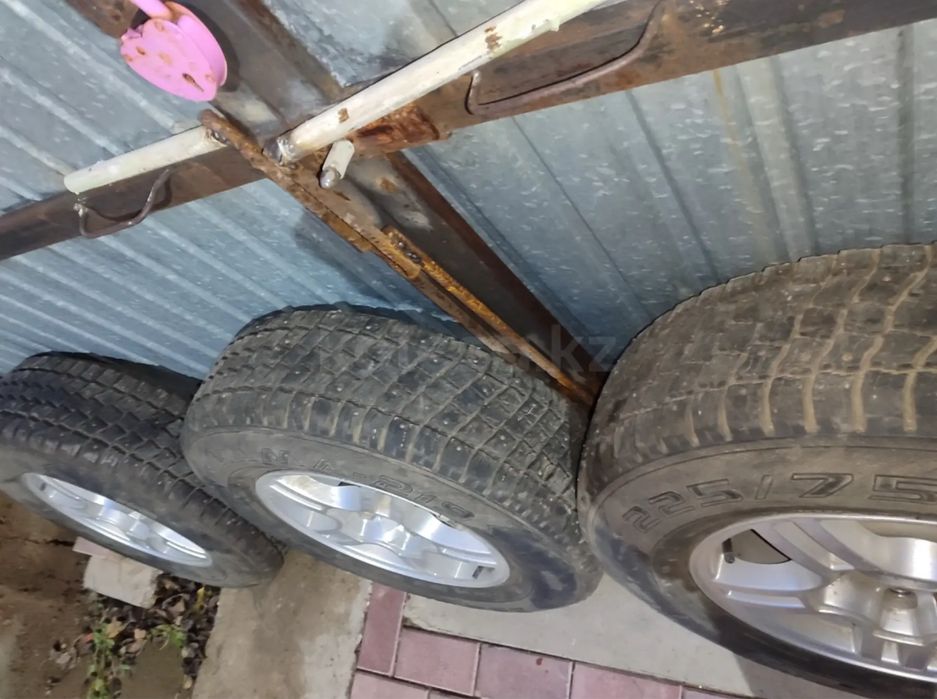 Литые диски с шинами на УАЗ