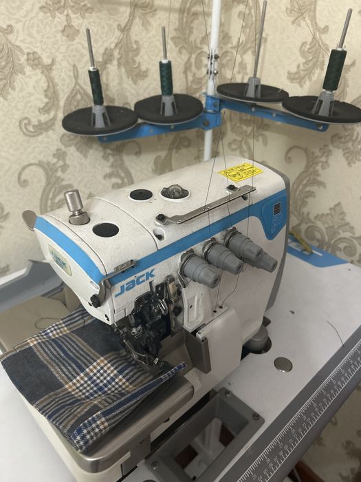 Продам оверлок в хорошем состоянии