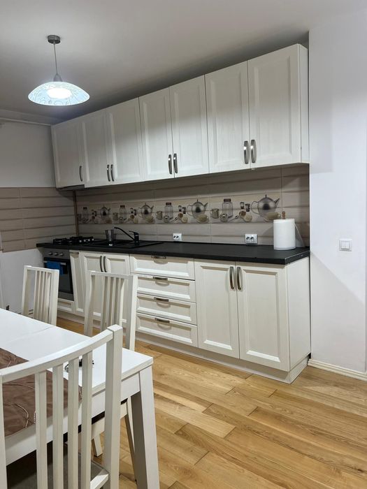 Inchiriez apartament, 3 camere decomandat Liliacului- Deva