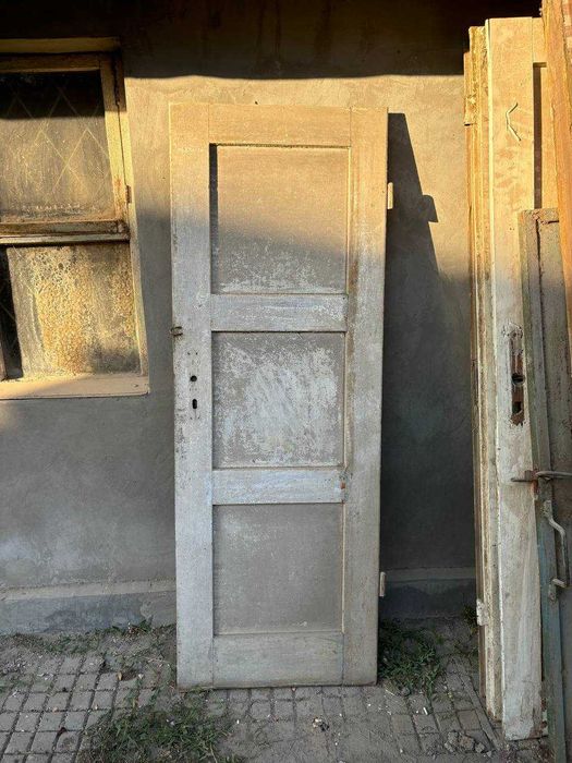 Деревянные б.у. двери (7 штук) 30 000 сум за 1 штуку без коробок