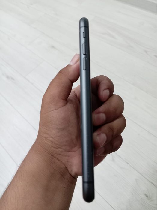 Продам iphone 11 128гб в отличном состояние