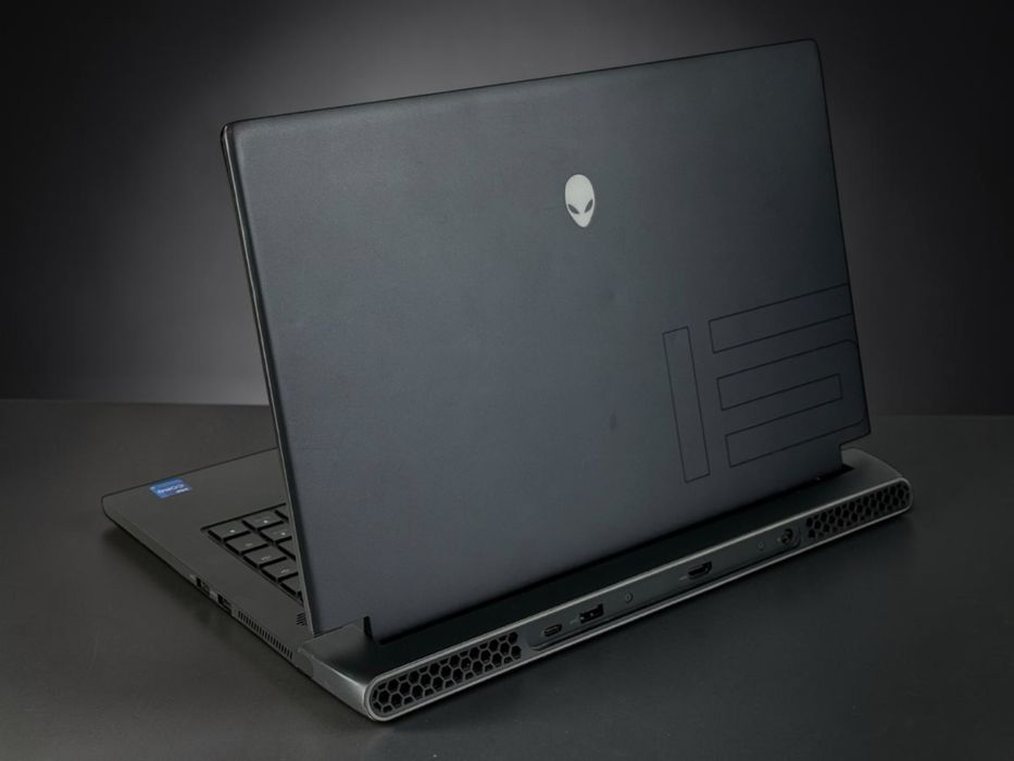 DELL Alienware M15 R6 i7-11800H 15" FHD 360Hz 16RAM 1TB SSD RTX 3070 Перфектен! Гаранция!