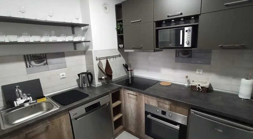 Дава се под наем Двустаен апартамент в Пловдив, Западен - 72 кв.м за 335 € - Снимка #2