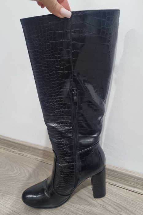 Cizme de damă până la genunchi