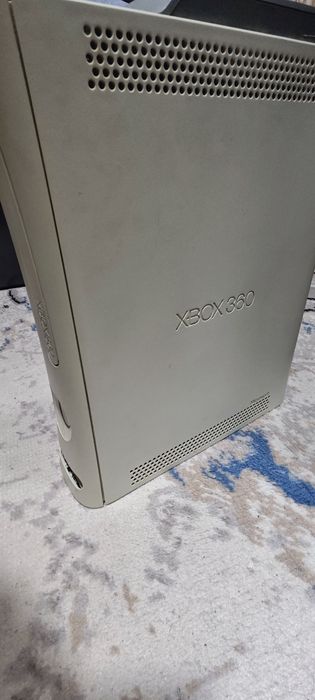 Продам Xbox 360 срочно