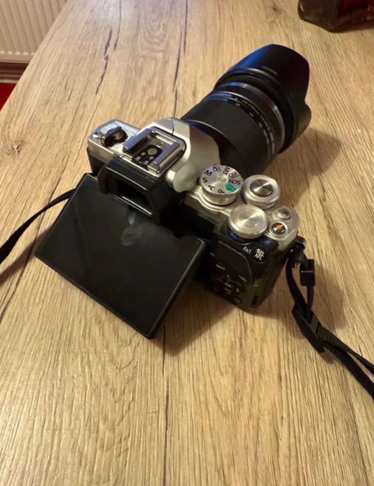 Aparat foto Olympus OM-D-E-M10