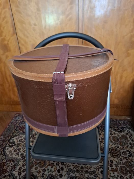 Старинна кутия за шапки