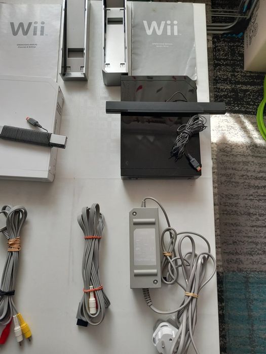 Consola Wii cu Sensor si Sursa Alimentare + Cablu AV.