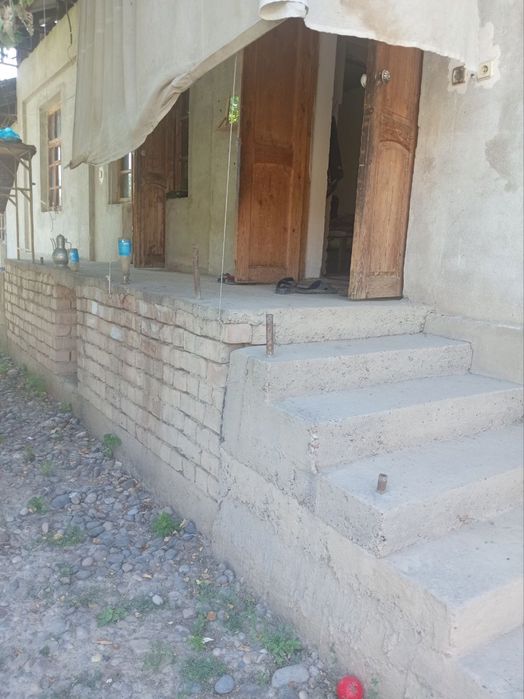 Uy sotiladi yangi yoldan 10 sotix
