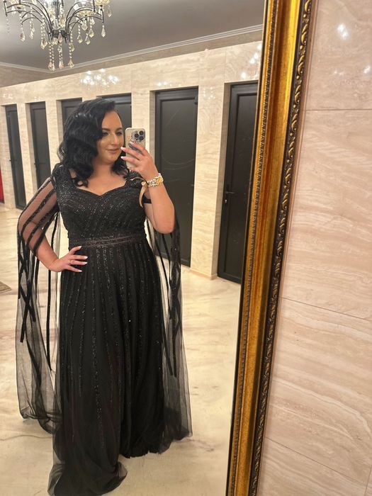 Rochie de gală neagră cu paiete