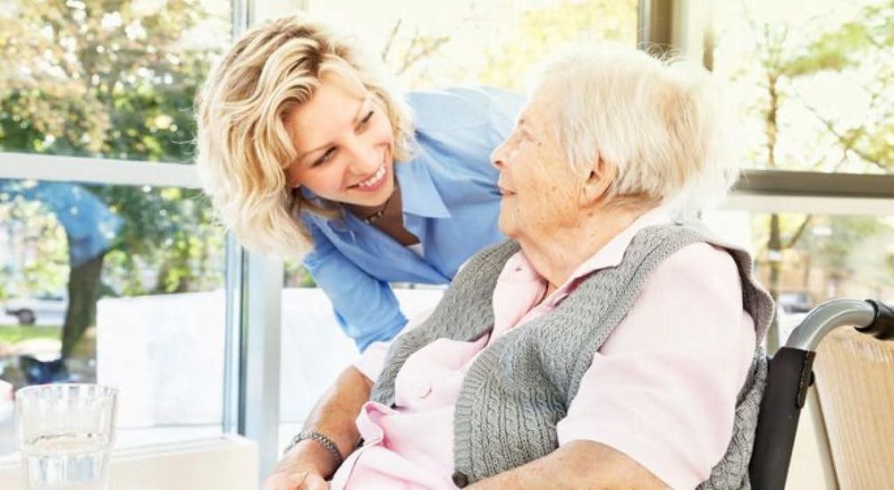 Caut să îngrijesc bătrâni