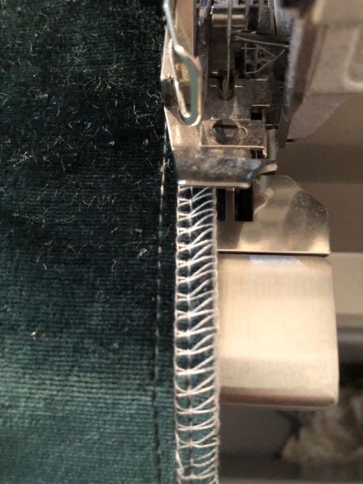 Шестиниточный оверлог.