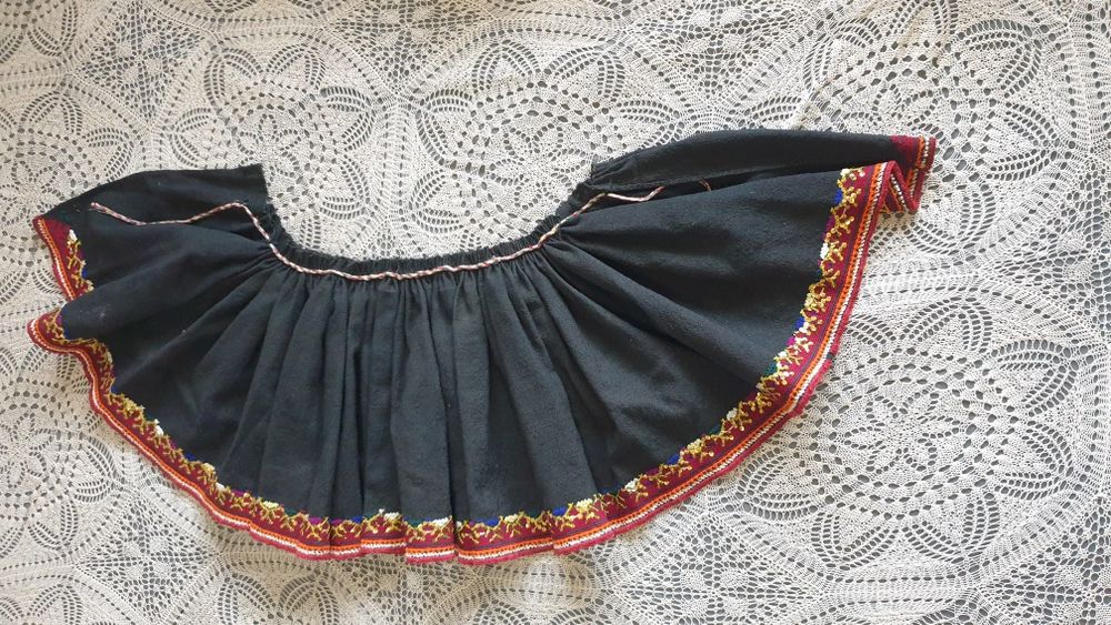 Автентични детски- кърлянка и престилка от Хърцайска носия.