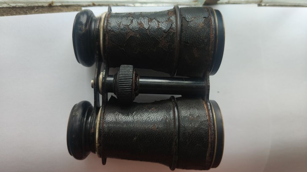 Binoclu vechi cu busolă – „8 Verres” – model militar/marină, piesă de