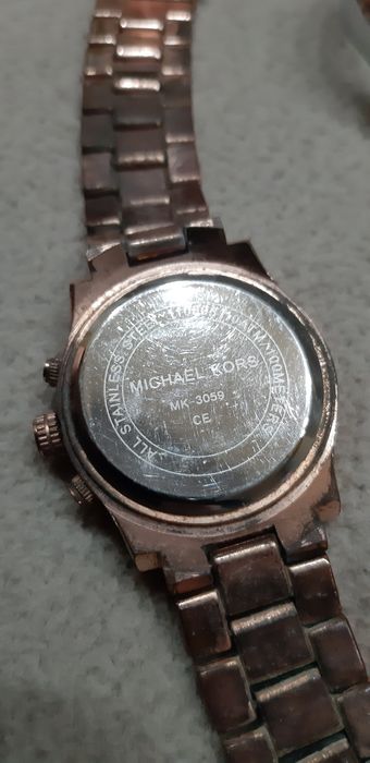 Ceasuri de dama  de diferite dimensiuni