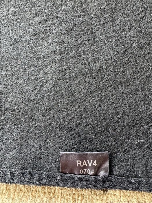 Накидка на панель Toyota Rav4