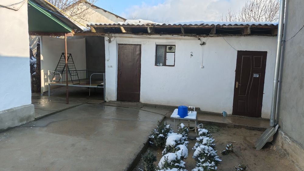 Xovli uy sotladi 6 xona eski 6 xona yengi uy 9 sotix