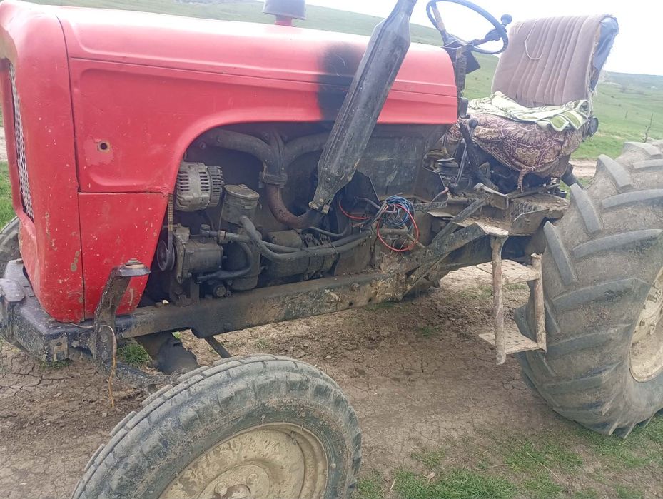 vînd tractor fiat 640