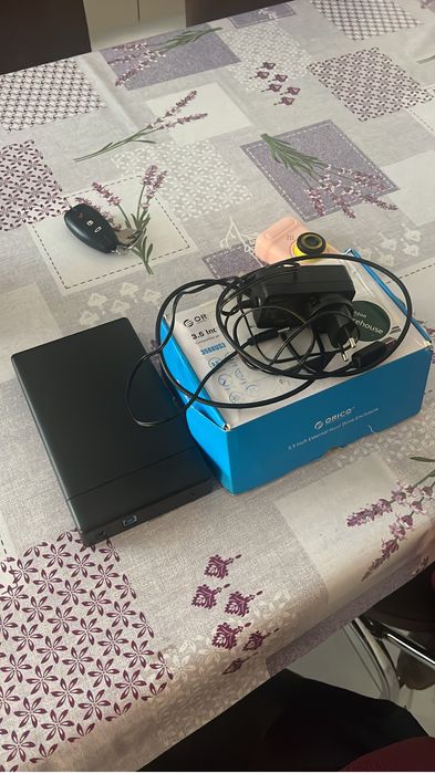 HDD extern 2TB cu accesorii incluse .