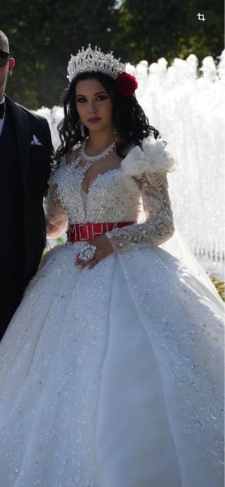 Продавам  булченска рокля във много добро състояние  носена веднъж