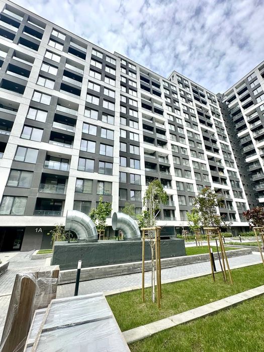 Продава 3-стаен апартамент 101 кв.м до метростанция