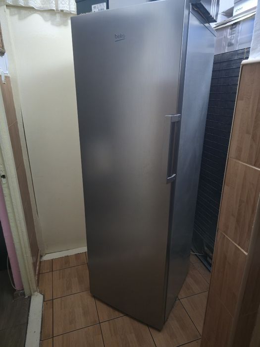 Vând congelator beko