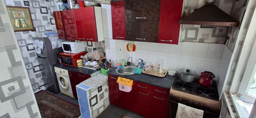 Продается 5 ком. квартира Ибн Сина 2/14