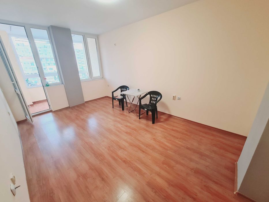 Дава се под наем Двустаен апартамент в Бургас, Славейков - 50 кв.м за 153 € - Снимка #2